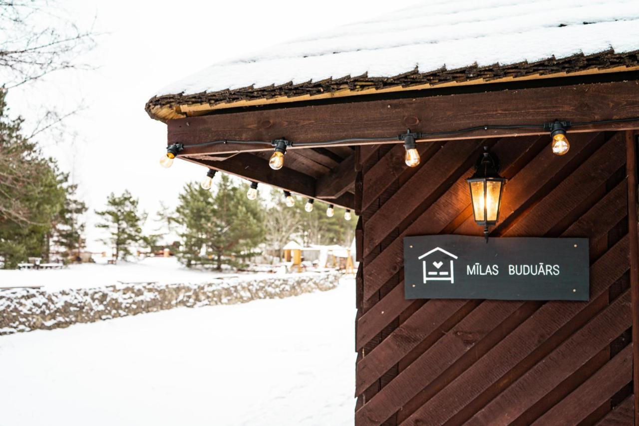 Viesu Nams Melnsils Hotell Eksteriør bilde